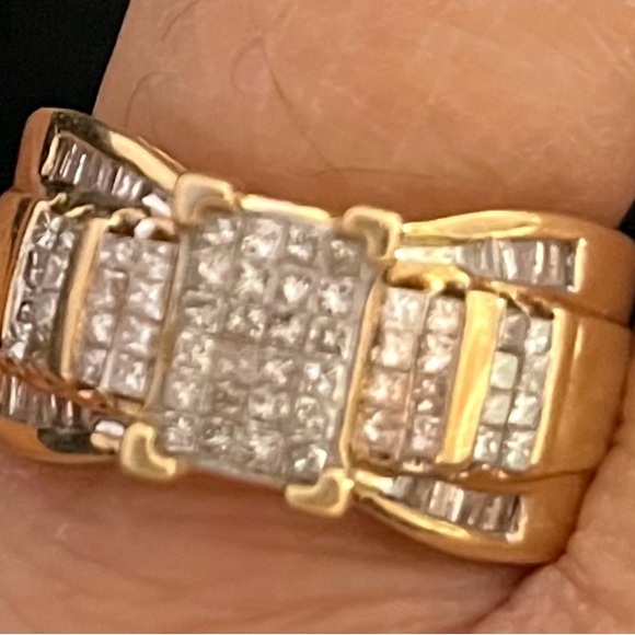 Stunning gold and diamond cocktail ring - Picture 1 of 5